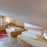 Andrea Hauser - Riedltischler Zell am Ziller