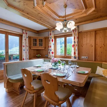 Andrea Hauser - Riedltischler Apartman Zell am Ziller