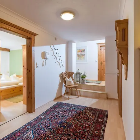 Andrea Hauser - Riedltischler Apartamento
