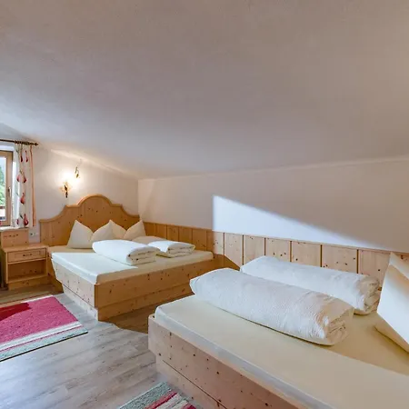 Andrea Hauser - Riedltischler Zell am Ziller