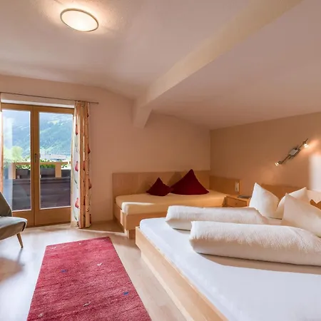 Andrea Hauser - Riedltischler