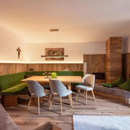 Andrea Hauser - Riedltischler