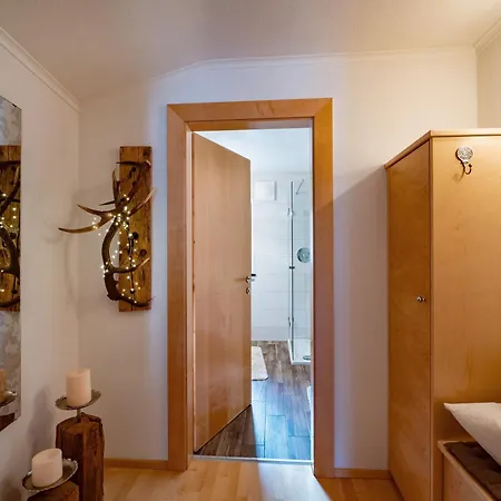 Andrea Hauser - Riedltischler Appartement *