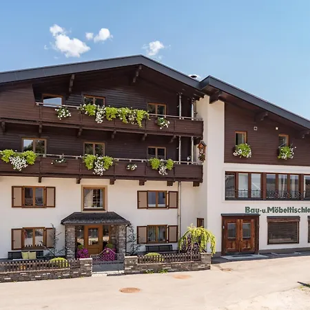 Andrea Hauser - Riedltischler Appartement Zell am Ziller
