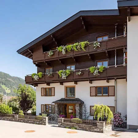 Andrea Hauser - Riedltischler Zell am Ziller